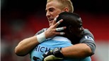 Joe Hart bị fan M.U dọa giết